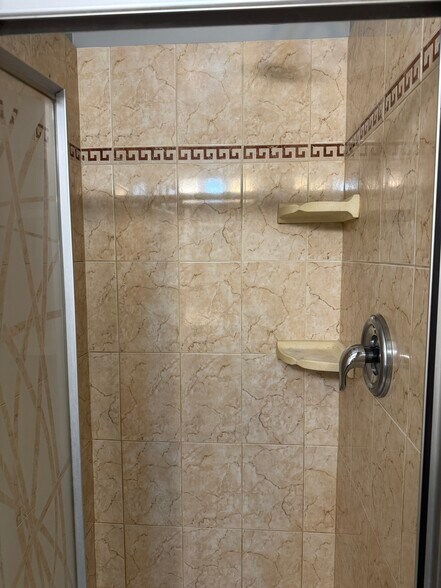 Building Photo - 1008 Barry Ct