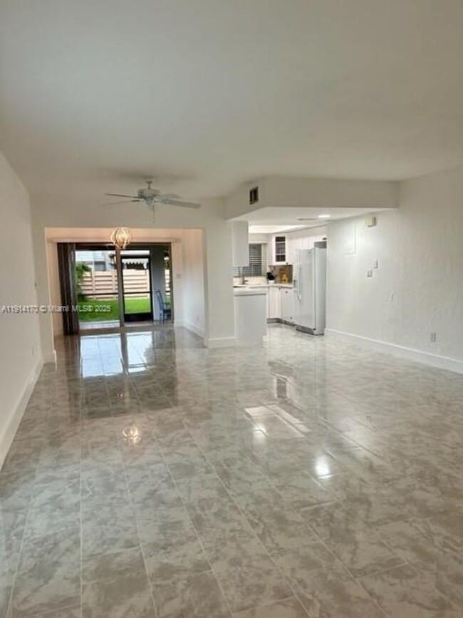 Building Photo - 7439 Twin Sabal Dr