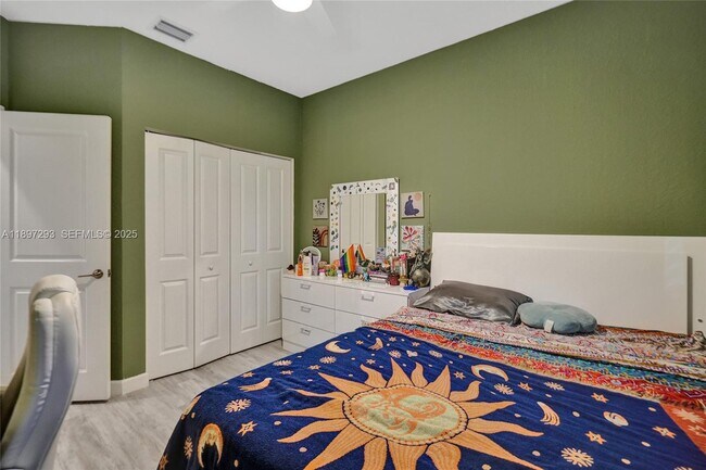 Building Photo - 250 SW 159th Ct