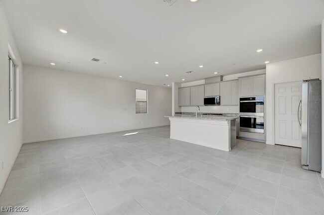 Building Photo - 1550 Rock Kestrel St