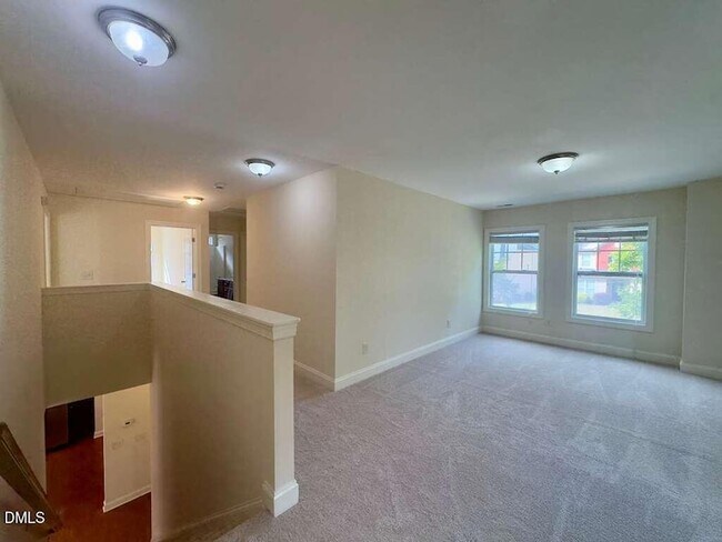 Building Photo - 4008 Vallonia Dr