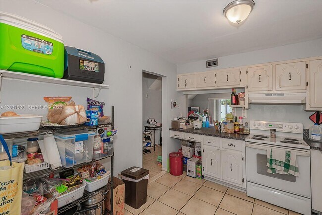 Building Photo - 6768 SW 39th Ct