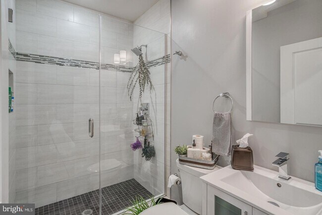 Building Photo - 1431 N 5th St