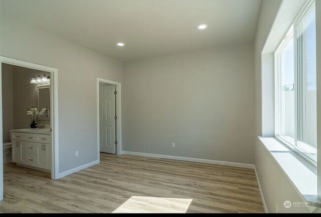 Building Photo - NEW HOME FOR RENT IN SOAP LAKE!