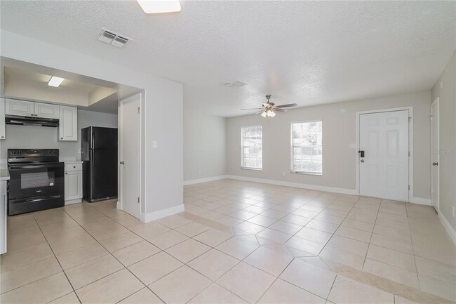 Building Photo - 1829 Columbine Dr