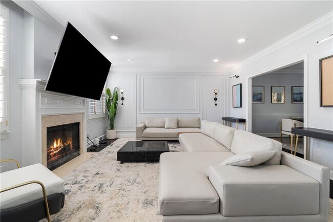 Building Photo - 4200 Roswell Rd NE