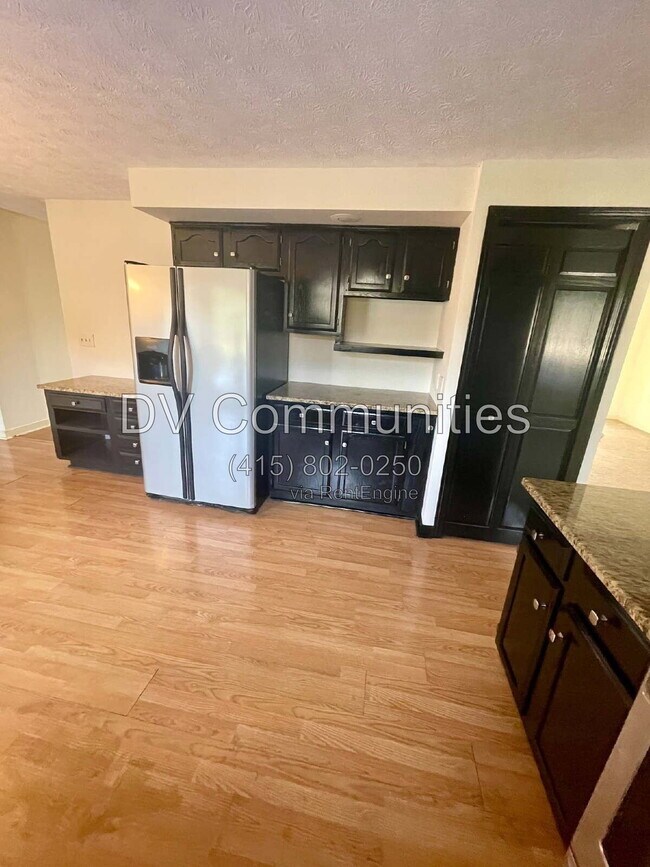 Building Photo - 32467 S Roundhead Dr