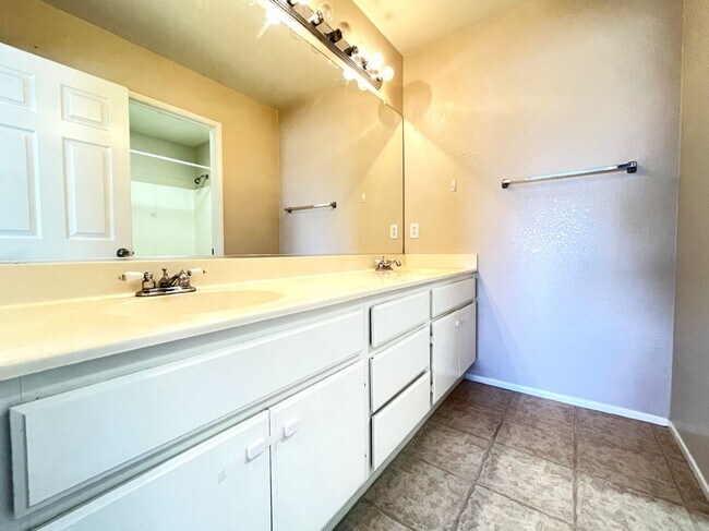 Building Photo - 4130 Prairie Dunes Dr