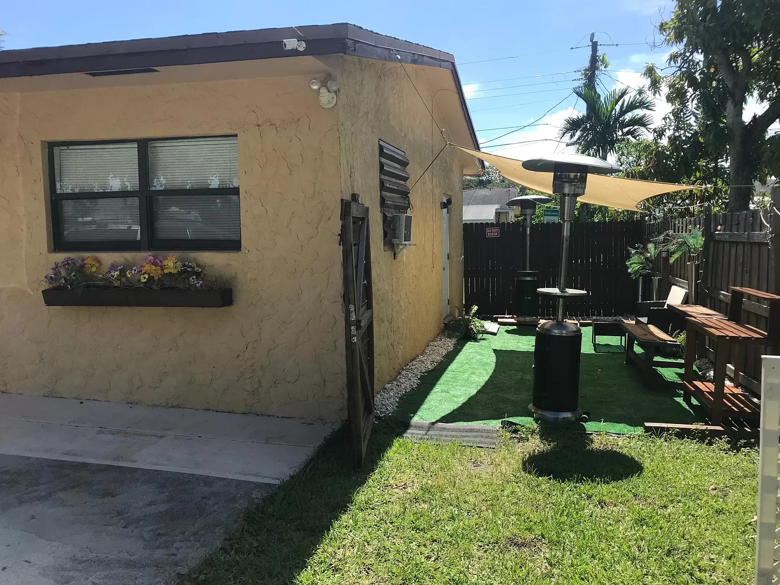 Building Photo - 310 SW 9th Ave