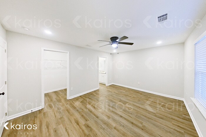 Building Photo - 10 Bungalow Cir