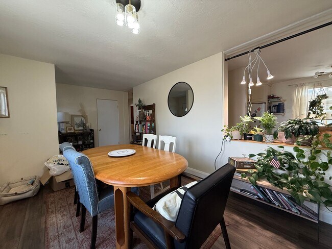 Building Photo - Modern Comfort in the Heart of West Jordan...