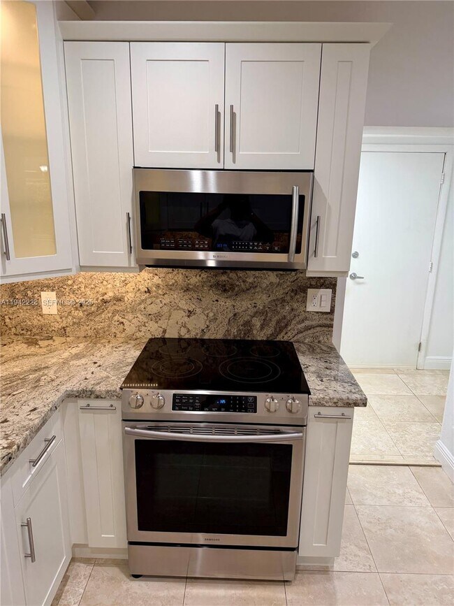 Building Photo - 814 Capri St