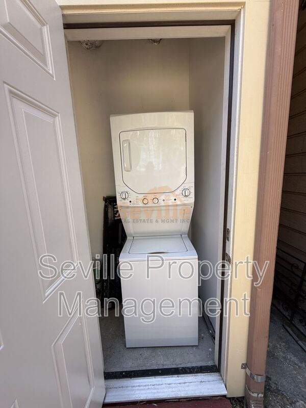 Building Photo - 354 Peralta St