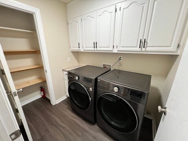 Building Photo - Spacious 4 bed 2.5 bath in Union Schools