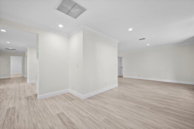 Building Photo - 12831 Shore Dr