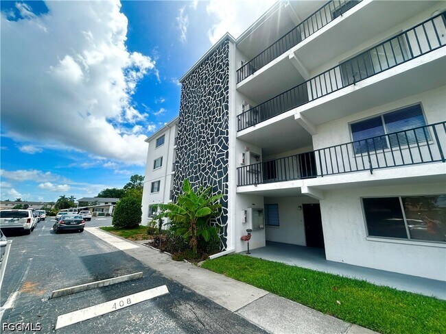 Building Photo - 4906 Victoria Dr