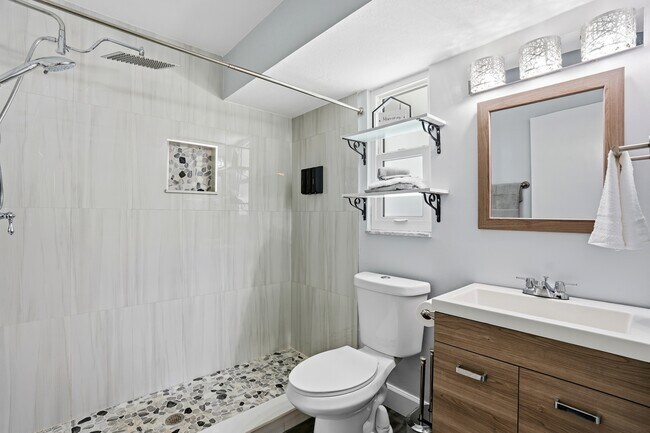 Building Photo - 4502 Parrot Ave