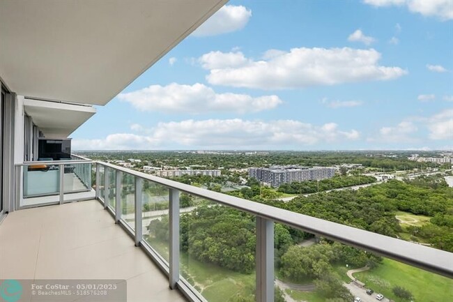 Building Photo - 16385 Biscayne Blvd