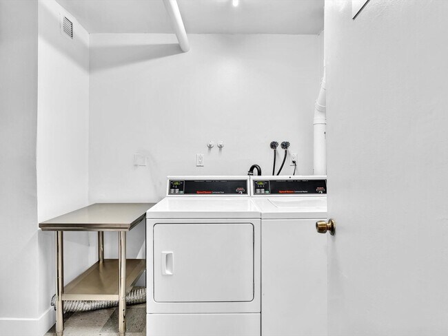 Building Photo - 4505 S Ocean Blvd