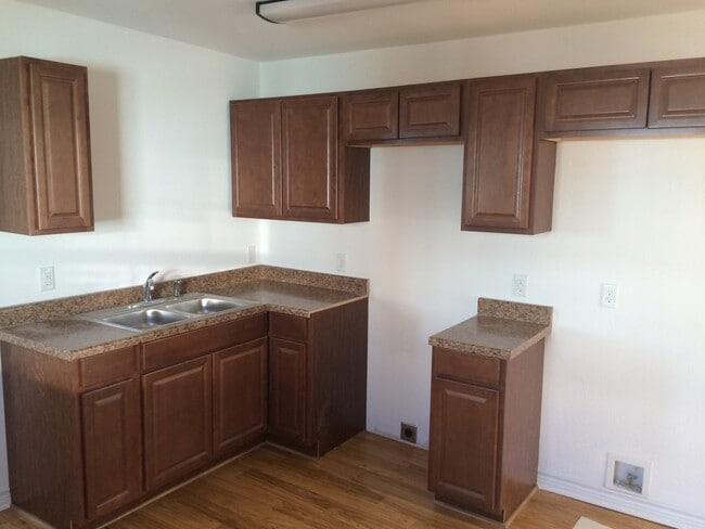 Building Photo - 910 Lane Ave