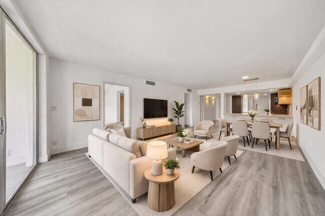 Building Photo - 3151 S Palm Aire Dr