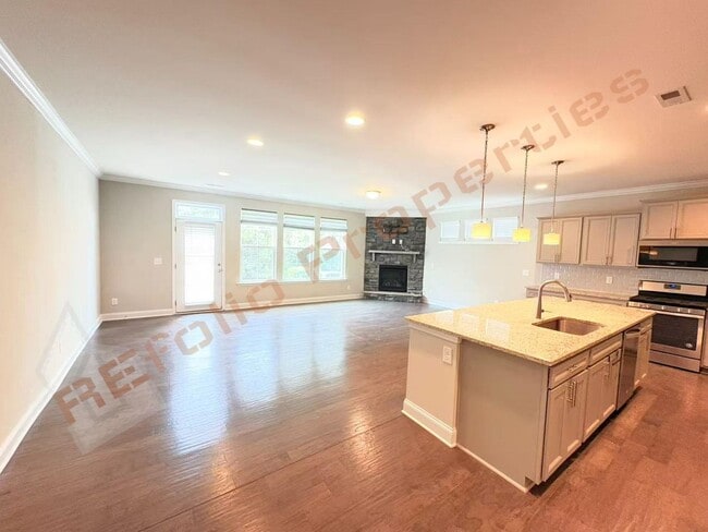 Building Photo - 713 Newlyn Dr