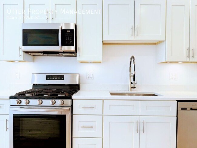 Building Photo - 1445 S 32nd St