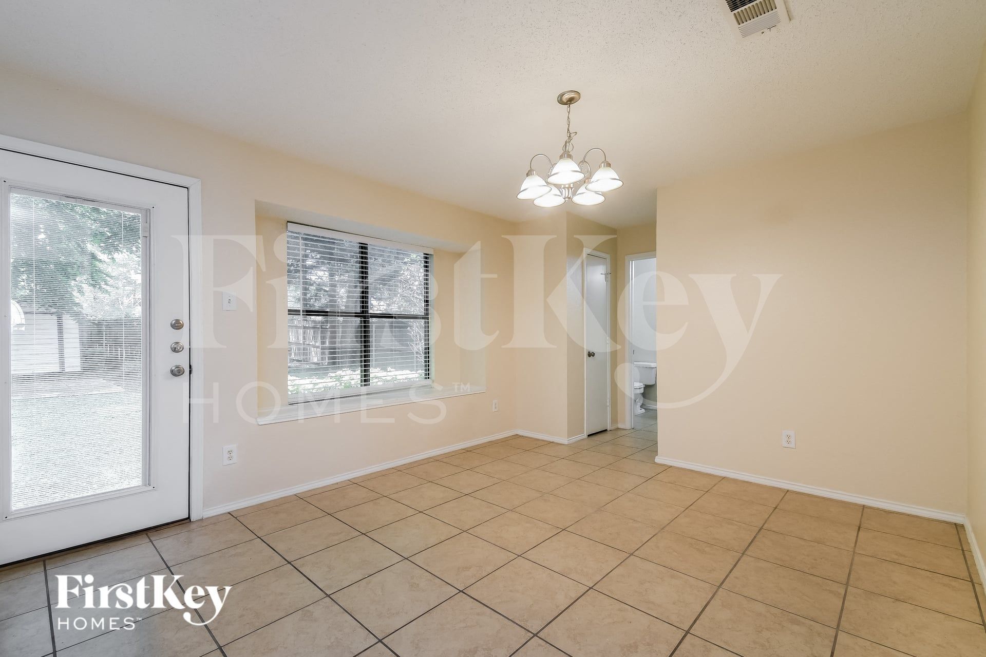 Building Photo - 905 Shady Brook Ln