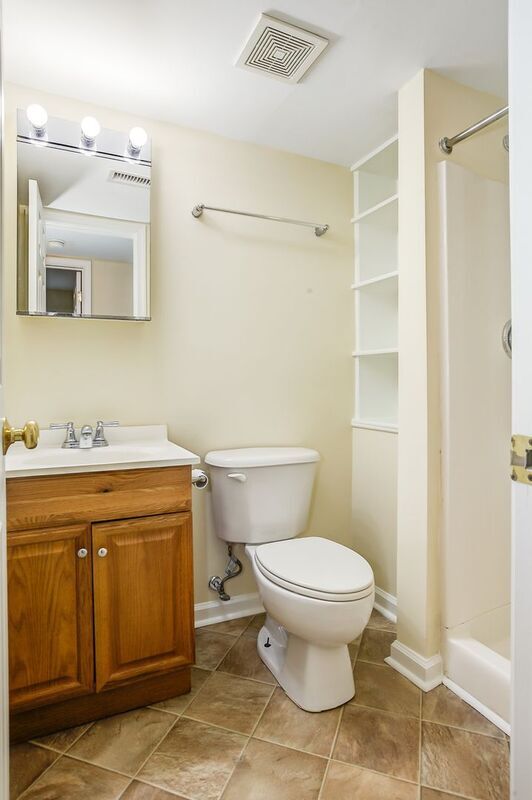 Building Photo - 1221 Villa Ln