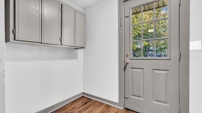 Building Photo - Two Bed Located in SW Ardmore