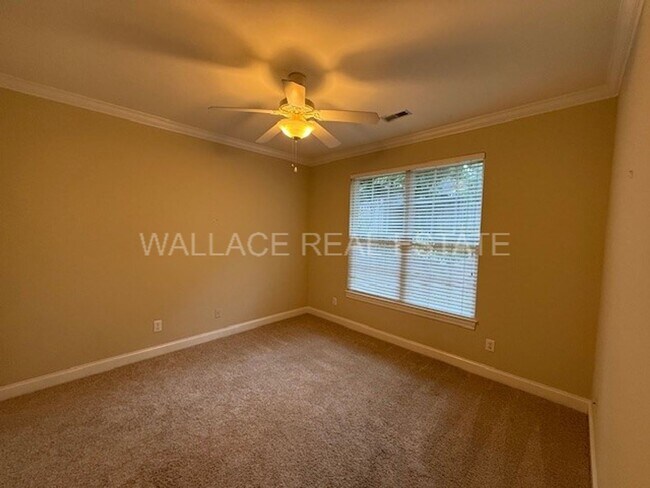 Building Photo - MAIN LEVEL LIVING IN THE HEART OF FARRAGUT...4 BEDROOM!!