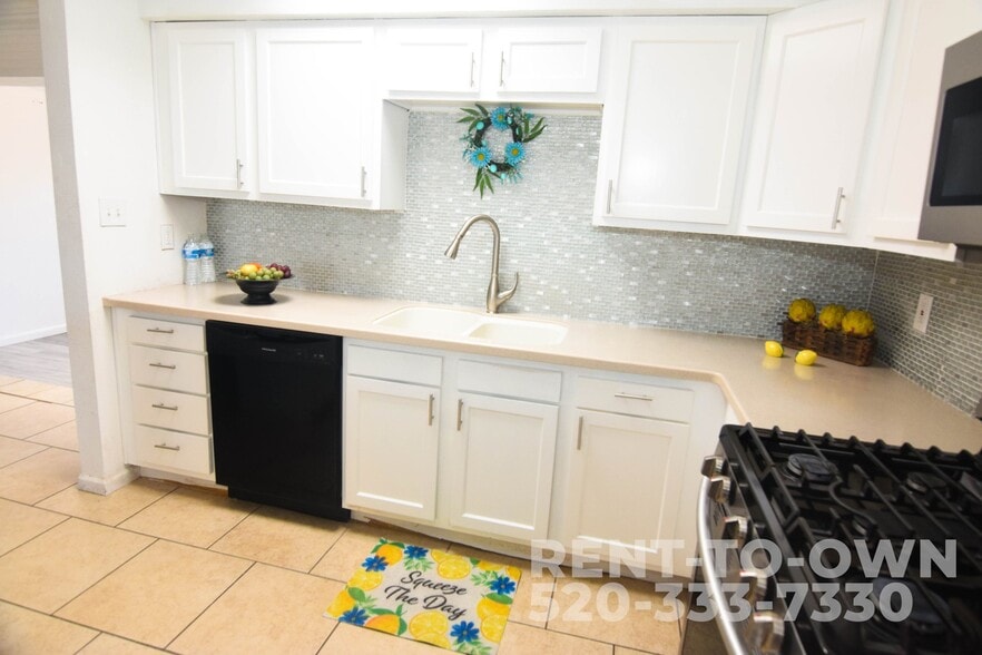 Building Photo - 941 S Baylor Dr