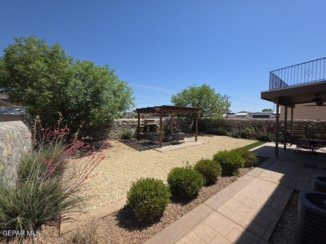 Building Photo - 12867 Hidden Grove Dr