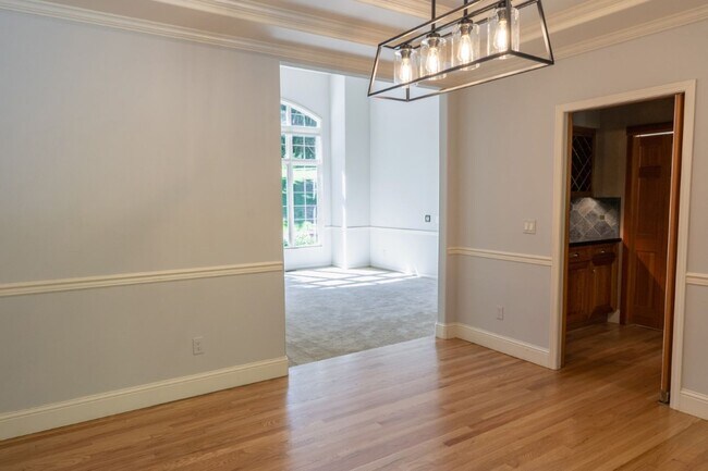 Building Photo - 4bd/3.75ba Woodinville Home