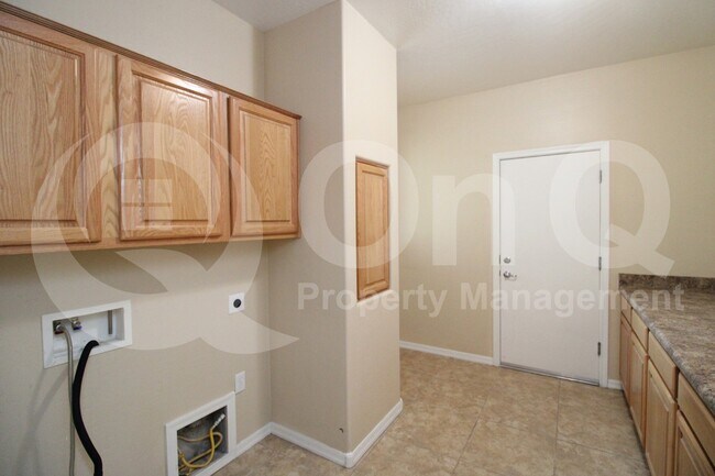 Building Photo - 3951 E Ravenswood Dr