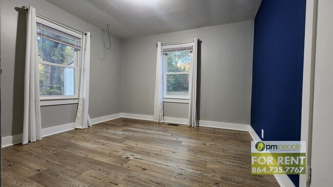 Building Photo - Remodeled 3/2 ready for new tenants.