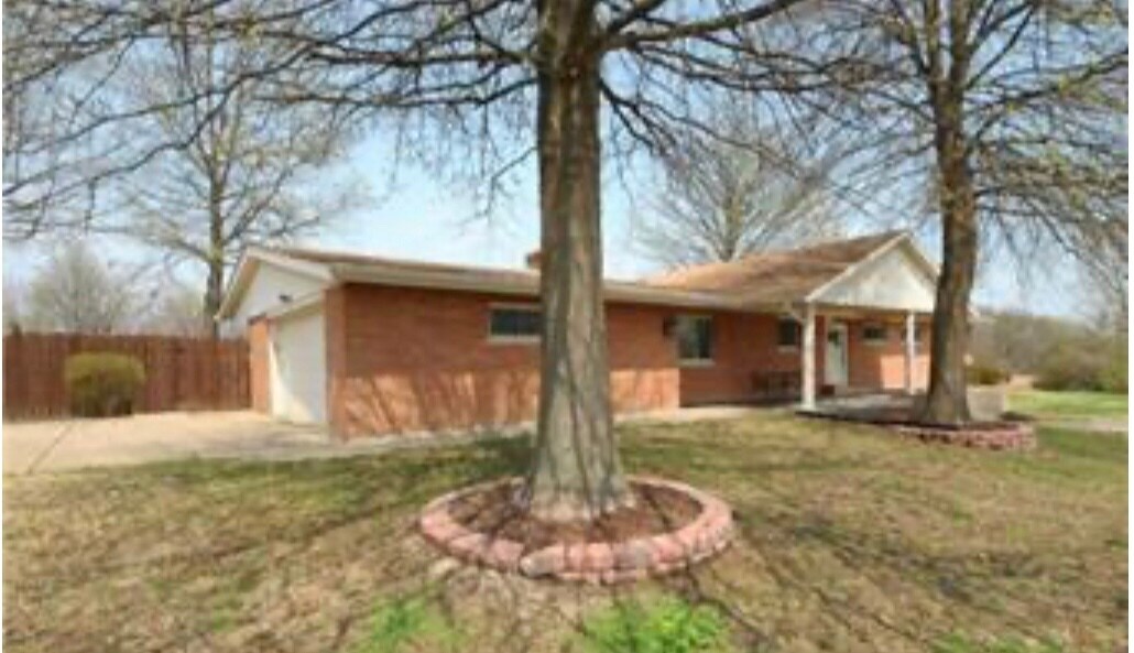 Beautiful All Brick Home - 302 Coronation Dr