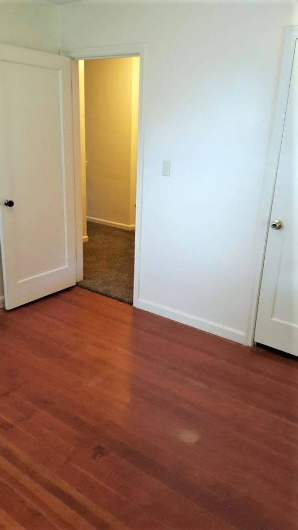 Building Photo - Deposit Moves You In!  3 Bed 1 Bath Home F...