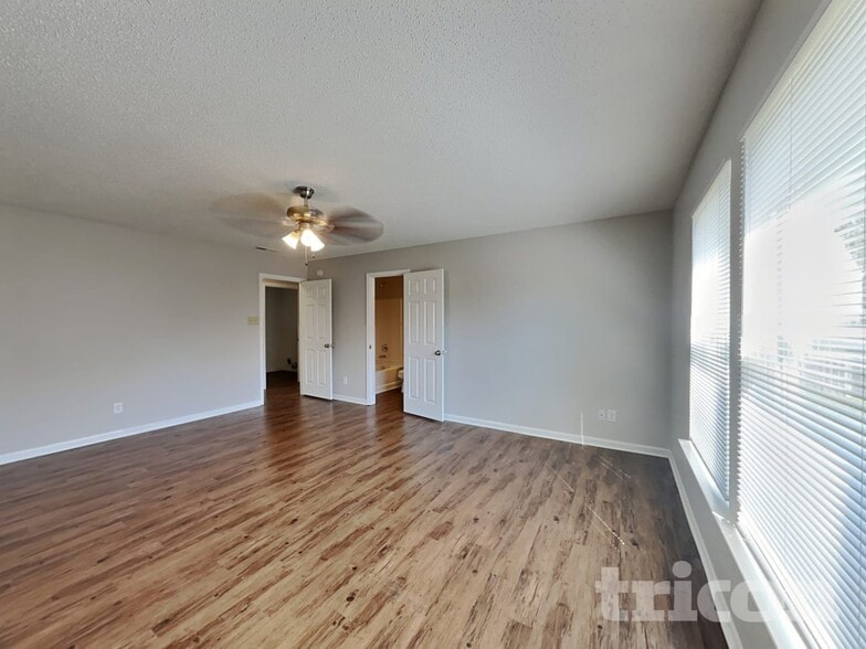 Building Photo - 10393 Fairmont Ln
