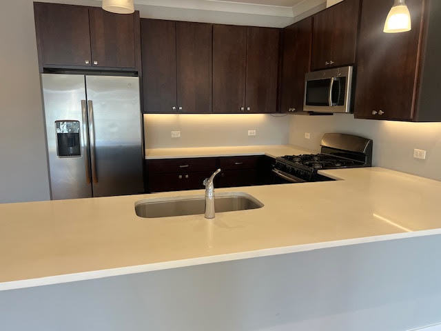 Building Photo - 4812 W Montrose Ave