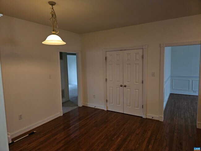 Building Photo - 134 Deerwood Dr