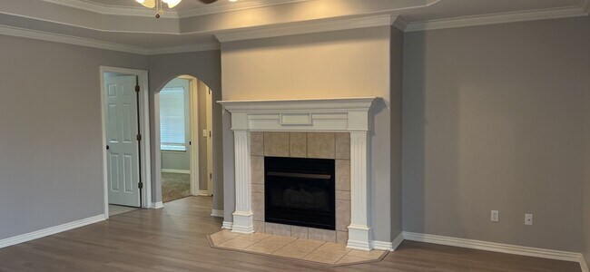 Building Photo - Cozy home in a convenient location.