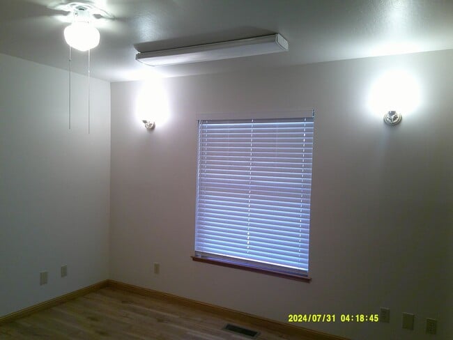 Building Photo - 960 Monique Way