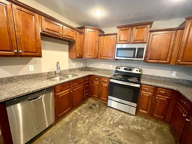 Building Photo - 3 Bedroom / 2 Bath In Pocahontas Available Now!