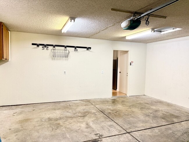 Building Photo - House like 2bed/1.5 Bath Condo with Spacious Corner Yard and 2 Car Garage