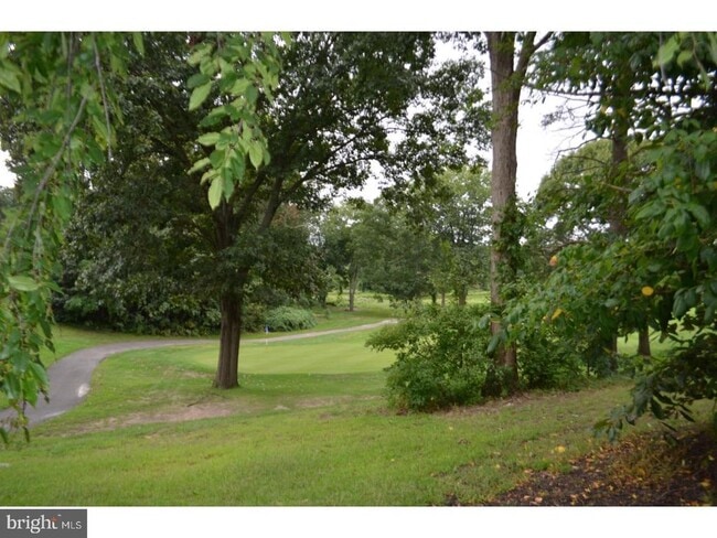 Building Photo - 302 Doral Dr