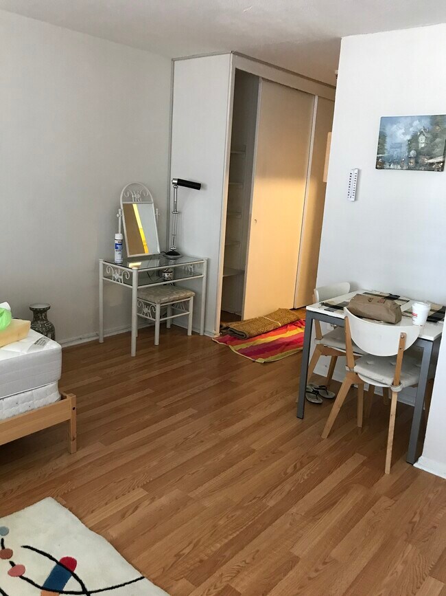 living room - 2101 Chestnut St