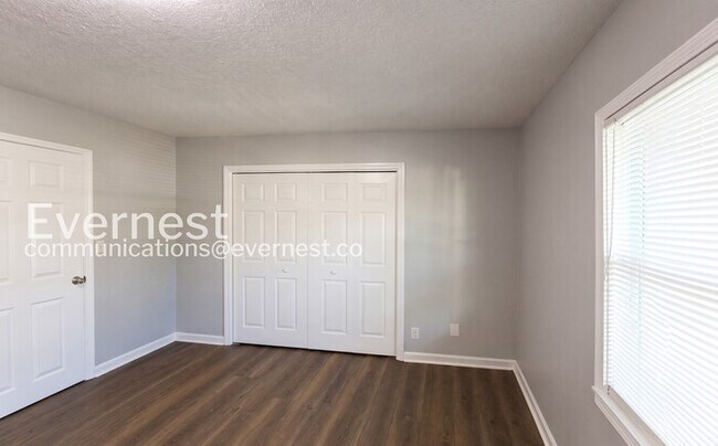 Building Photo - 3-Bed/2-Bath Home/Pet Friendly/Available Soon!