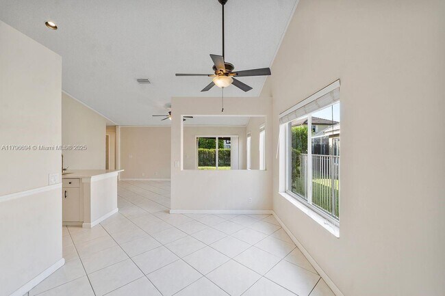 Building Photo - 4013 Pine Ridge Ln