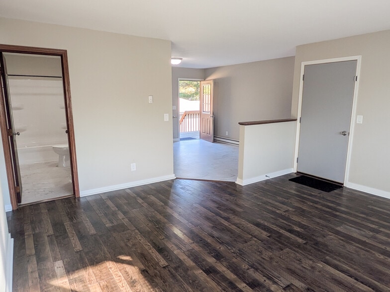 Building Photo - 5182 Seaton Hall Dr